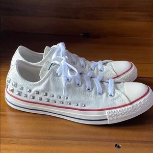 Converse studded white all star Chuck Taylor low